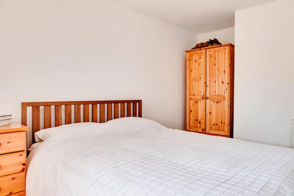 Cosy 3 Bed In The Heart Of Apartment *
